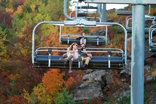 Επισκέπτες που μένουν στο Colgate Lake Lodge