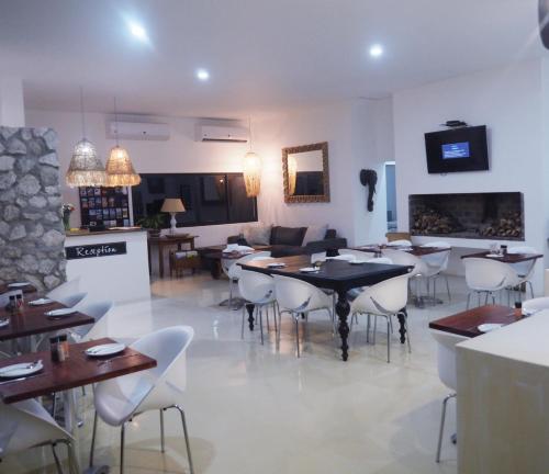 a restaurant with tables and chairs in a room at Karoo Retreat- Self Catering Villas and Guest House in Oudtshoorn