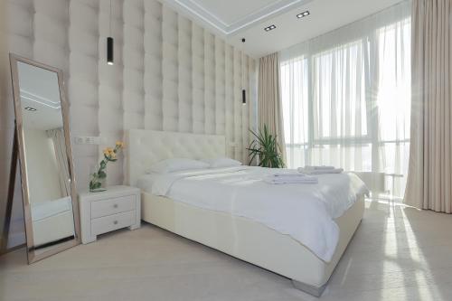 Ένα ή περισσότερα κρεβάτια σε δωμάτιο στο Black&White Apartment in Smart Plaza