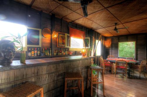 
The lounge or bar area at Mysteres D'angkor Siem Reap Lodge
