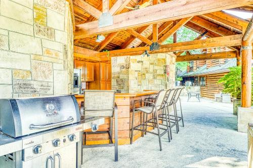 a kitchen with a bar with stools and a stove at Golf View Condo in Pigeon Forge