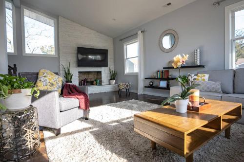 a living room with a couch and a coffee table at Modern Luxury Family Getaway Near Beach Casinos in Atlantic City