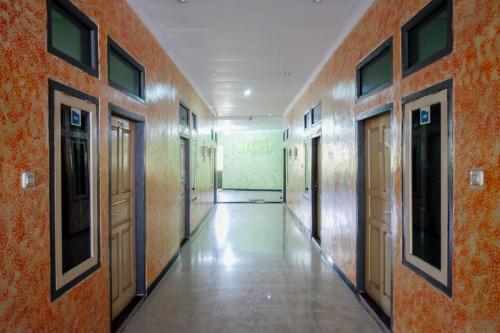 Φωτογραφία από το άλμπουμ του RedDoorz near GOR Wisanggeni σε Tegal