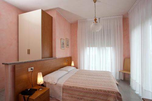 Säng eller sängar i ett rum på Hotel Mirabello