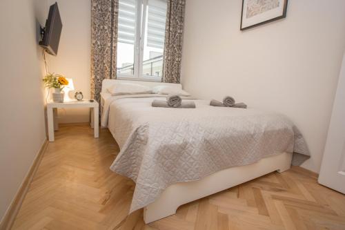 a bedroom with two beds and a window at CR Apartament w Centrum Lipowa 18 in Białystok