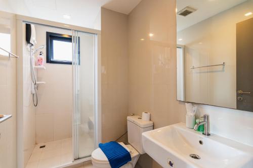 Et badeværelse på The Base Central Pattaya By Pattaya Holiday