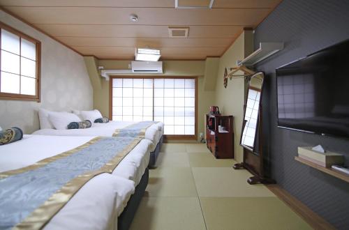 Postel nebo postele na pokoji v ubytování SHINJUKU GLOBAL HOTEL