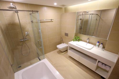Ванная комната в Vinhomes Metropolis Residence & Hotel