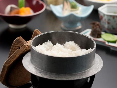 旅館の敷地内または近くでの食事または食べ物