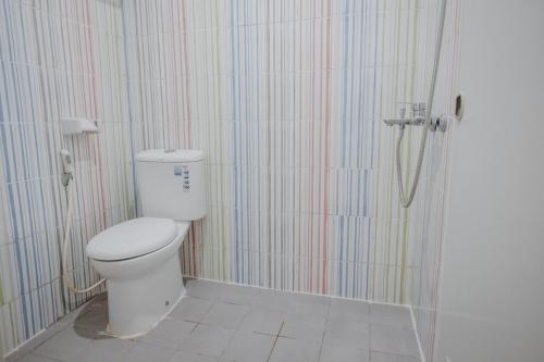 a bathroom with a toilet and a shower at RedDoorz near Gatot Subroto Lampung 2 in Bandar Lampung