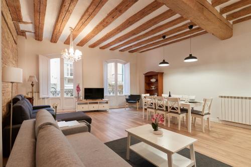 a living room with a couch and a table at El Roblón de la Estafeta in Pamplona