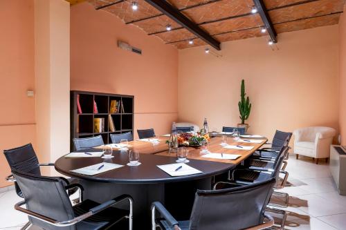 a conference room with a large table and chairs at Grand Hotel Tettuccio in Montecatini Terme