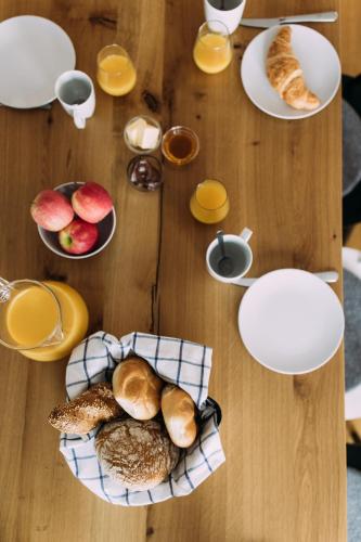 Makanan di atau berdekatan apartmen