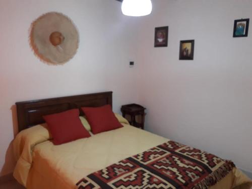 מיטה או מיטות בחדר ב-Cabañas Las Castañas