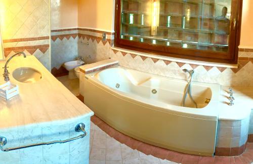 Ett badrum på B&B La Fornace del Sole
