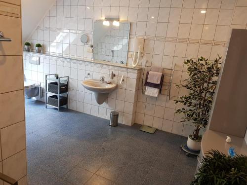 Een badkamer bij Ferienhaus am Rheintor