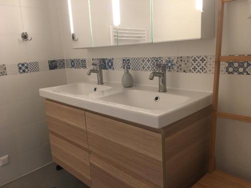 a bathroom with a white sink and a mirror at Windstill Apartments in Rust