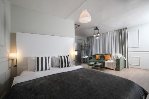 a bedroom with a large bed and a couch at Beddington Residence Sisli in Istanbul