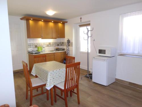 A kitchen or kitchenette at START Apartmanok