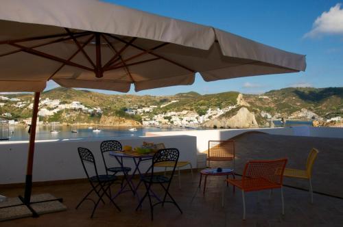 Gambar di galeri bagi B&B La Terrazza Sul Porto di Ponza