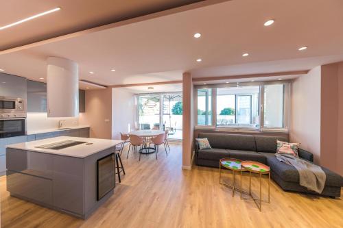 Glow luxury apartment with terrace and jacuzzi