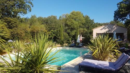 Swimmingpoolen hos eller tæt på Bastide Cigaline