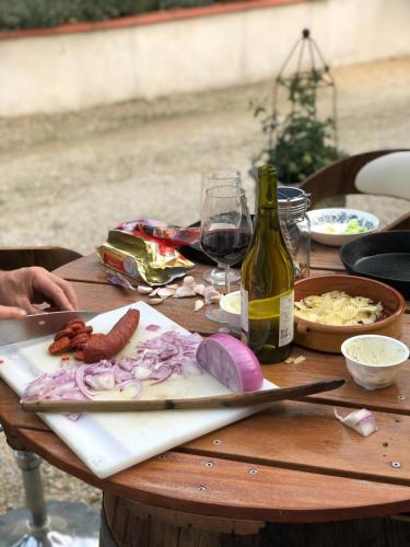 Φαγητό σε αυτή η παραθεριστική κατοικία ή κάπου εκεί κοντά