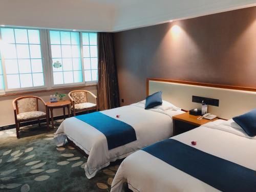 Un pat sau paturi într-o cameră la Shenzhen Kaili Hotel, Guomao Shopping Mall