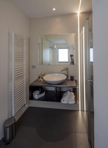 a bathroom with a sink and a mirror at Le Palme Rooms & Breakfast in Trento