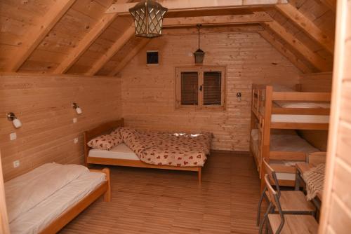 Postel nebo postele na pokoji v ubytování Apartmani Kod Draskovica