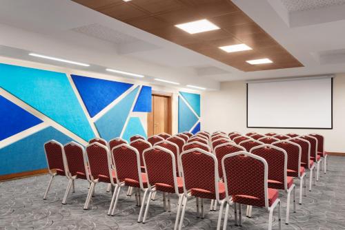 a room with a row of chairs and a screen at Ramada by Wyndham Diyarbakir in Diyarbakır