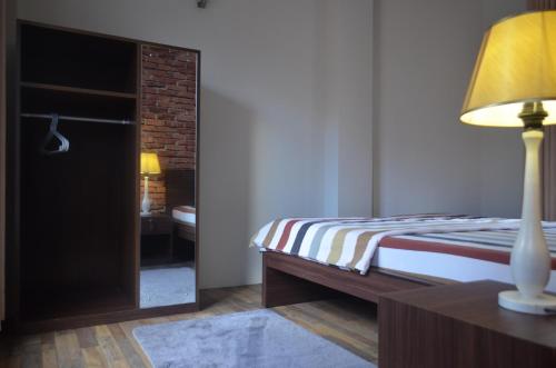 Postel nebo postele na pokoji v ubytování NhuChhe Apartments