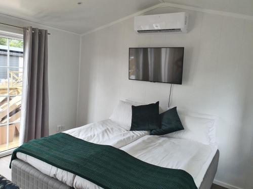 Ein Bett oder Betten in einem Zimmer der Unterkunft Rasta Götene
