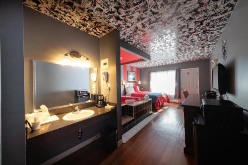 Ruang duduk di Villager Lodge Niagara Falls