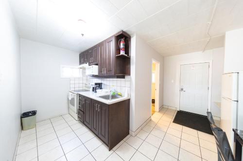Dapur atau dapur kecil di Villager Lodge Niagara Falls
