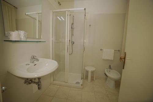 Bilik mandi di Hotel Canada