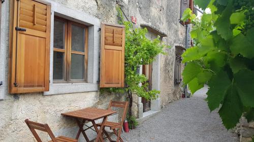 a table and chairs sitting outside of a building at Blackbird House Štanjel Historic Center in Štanjel