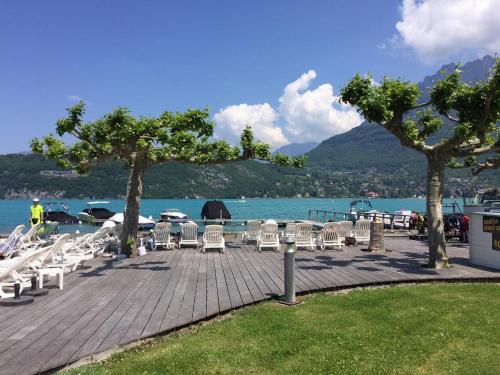 Gallery image of La Baie des Voiles 2 chambres 4 à 6 personnes au bord du lac plage privée in Duingt