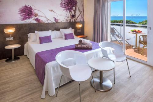 Krevet ili kreveti u jedinici u objektu Sumus Hotel Monteplaya & SPA 4Sup - Adults Only