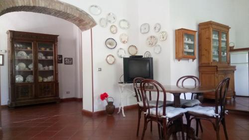 Μια τηλεόραση ή/και κέντρο ψυχαγωγίας στο Casa Bartolacci Charme in Bivigliano (Near Mugello and Florence)