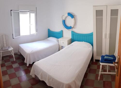 Ένα ή περισσότερα κρεβάτια σε δωμάτιο στο Auténtica vivienda de pescadores en primerísima línea de playa