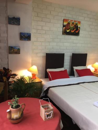 En eller flere senge i et værelse på Miraflores Centre
