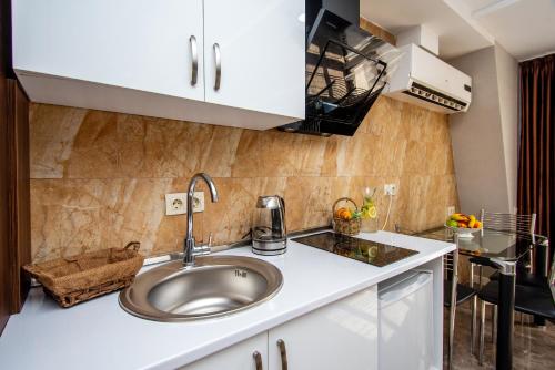 Kuchyň nebo kuchyňský kout v ubytování Margi Boutique Hotel by DNT Group