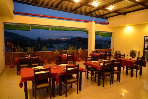 Gallery image of Hotel Sanobar in Udaipur