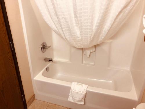 Shenandoah Inn & Suites – Photos 5