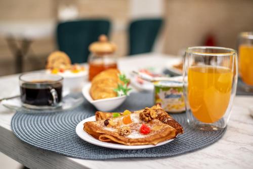 Comida en o cerca de este hotel