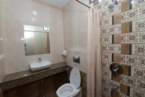 a bathroom with a toilet and a sink at Hotel Sanobar in Udaipur