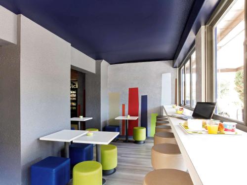 Imagem da galeria de IBIS Budget Aix en Provence Est Le Canet em Meyreuil