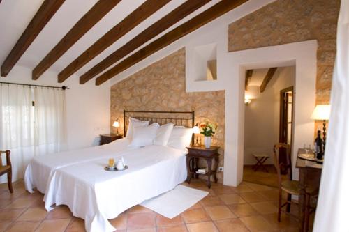 Ein Bett oder Betten in einem Zimmer der Unterkunft Turismo de Interior S'Ardeviu