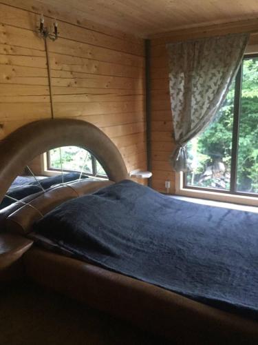 a large bed in a room with a window at RIVIERA in Lekechi